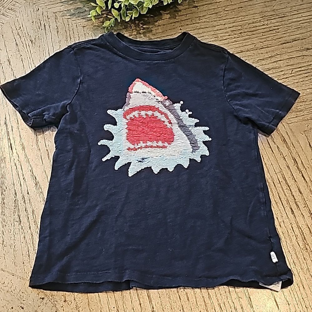 Gap shark sequin t shirt size S boys navy